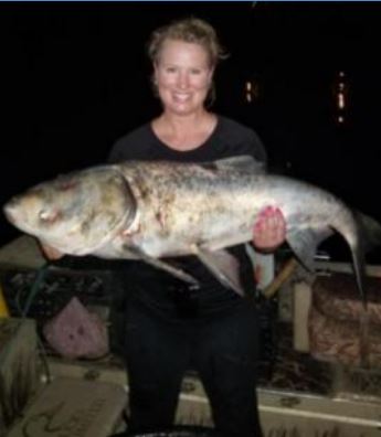 Even the ladies love to go bowfishing